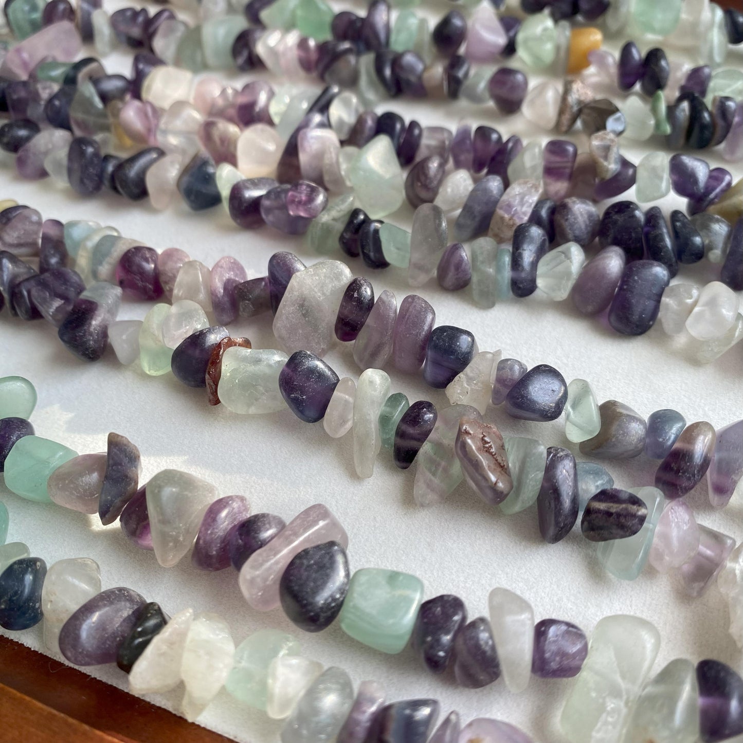 80cm Natürliche Fluorit Splitter Perlen zum Schmuck Basteln, gebohrte Edelsteine für DIY Armbänder & Halsketten, Chunky Nugget Stil