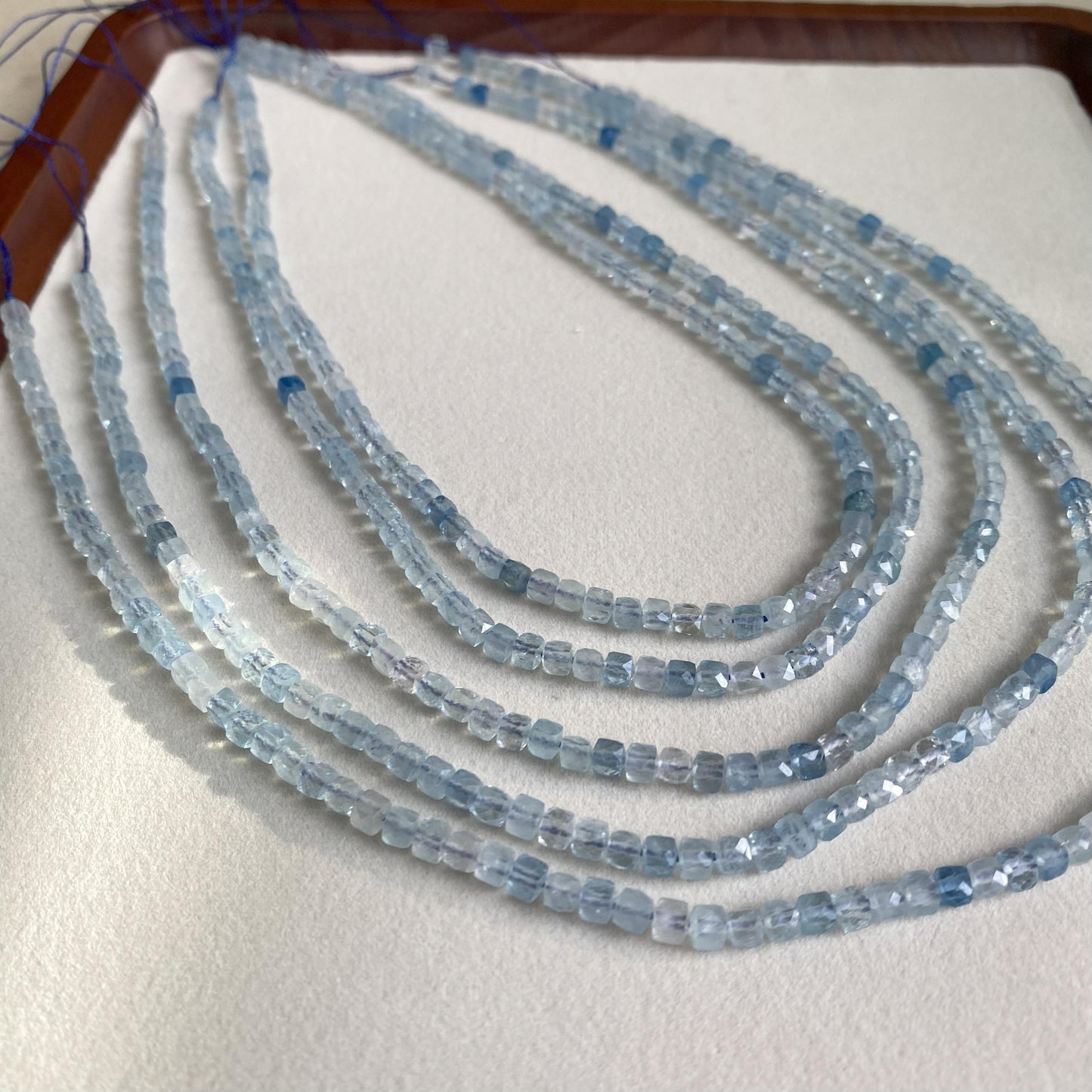 Facettierte Aquamarin Rondelle Perlen für DIY Schmuckherstellung, Hellblaue Edelstein Spacer Perlenstränge im Boho Stil handgefertigt