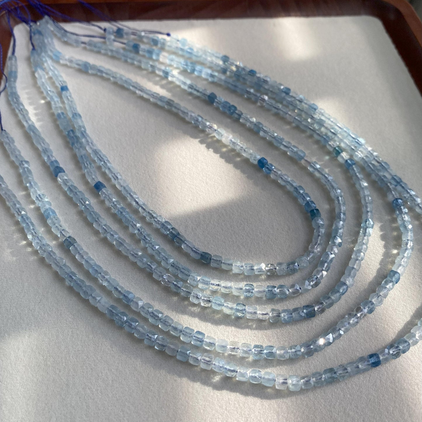 Facettierte Aquamarin Rondelle Perlen für DIY Schmuckherstellung, Hellblaue Edelstein Spacer Perlenstränge im Boho Stil handgefertigt