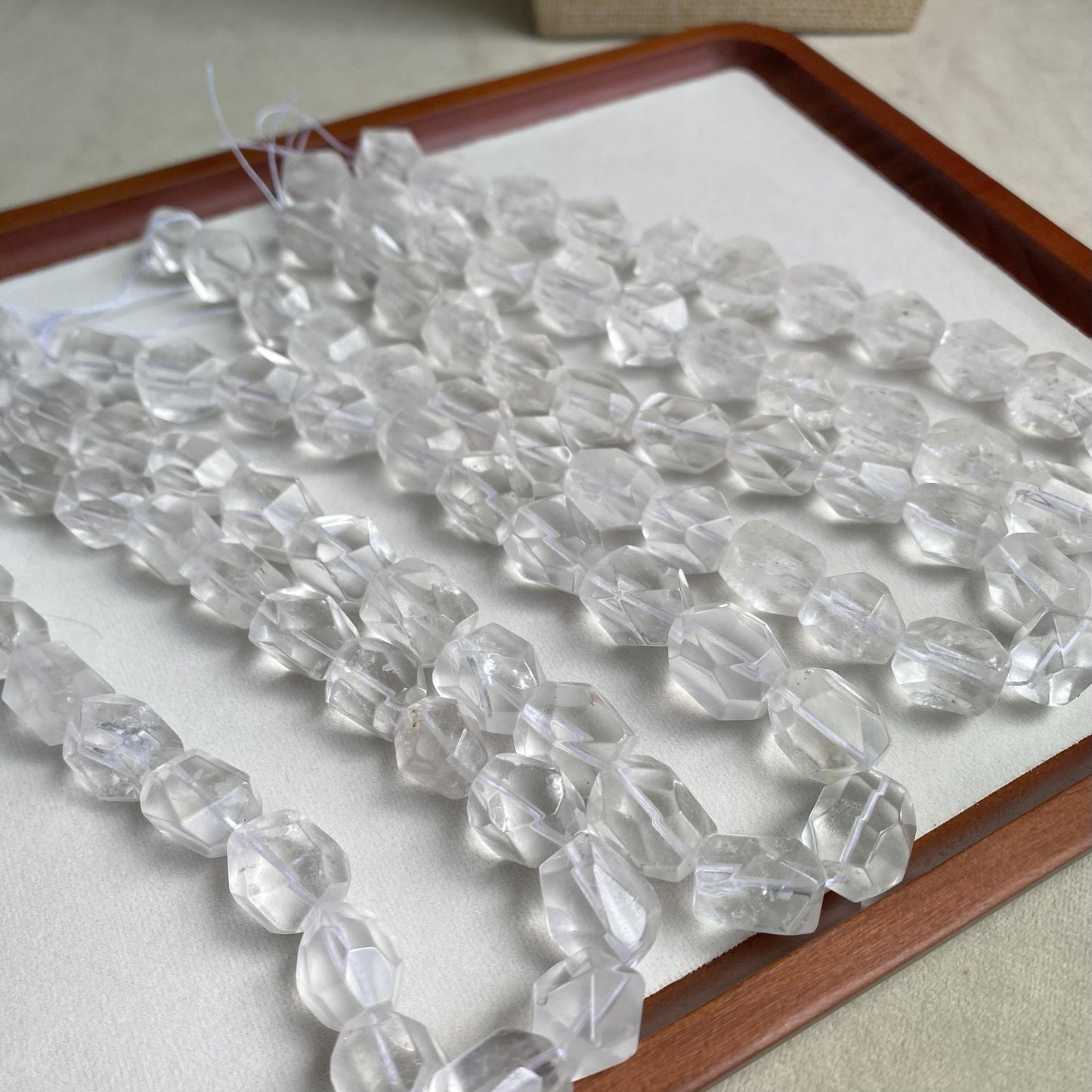 Facettierte klare Quarzperlen für DIY Schmuckherstellung, Naturstein Perlenstrang, Boho Bastelperlen für Armband oder Kette