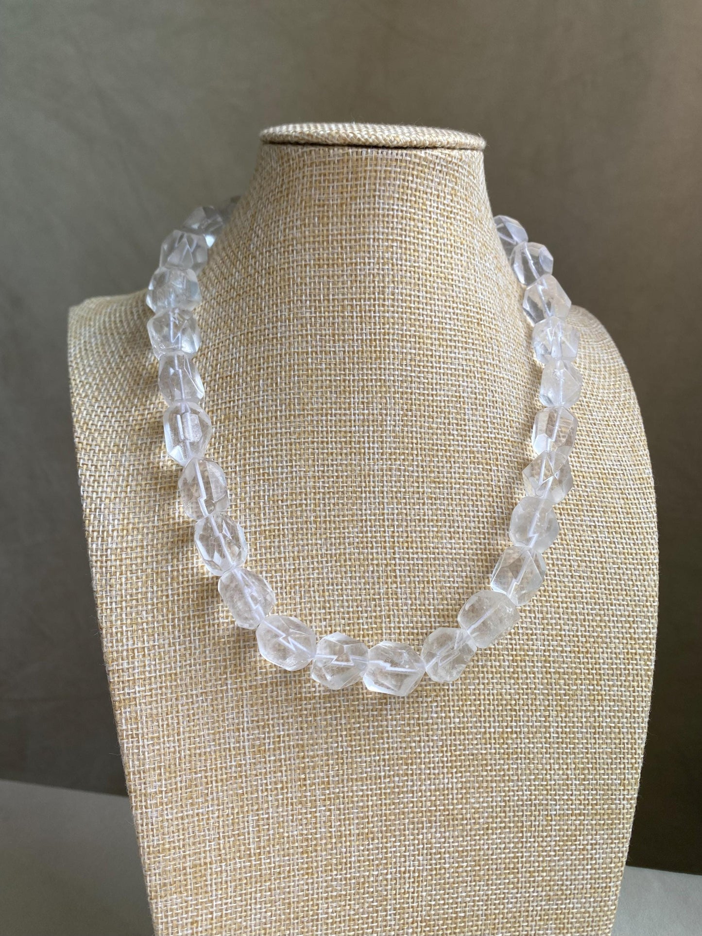 Facettierte klare Quarzperlen für DIY Schmuckherstellung, Naturstein Perlenstrang, Boho Bastelperlen für Armband oder Kette