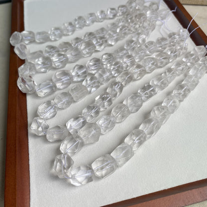 Facettierte klare Quarzperlen für DIY Schmuckherstellung, Naturstein Perlenstrang, Boho Bastelperlen für Armband oder Kette
