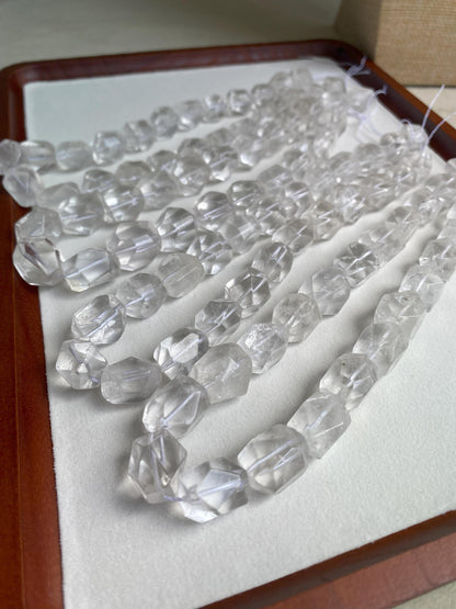 Facettierte klare Quarzperlen für DIY Schmuckherstellung, Naturstein Perlenstrang, Boho Bastelperlen für Armband oder Kette