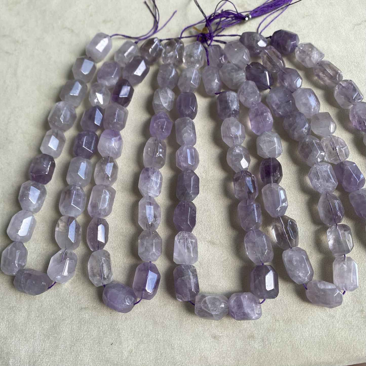 Natürliche Amethyst Perlen Nuggets, lila Kristall Steine für Schmuckherstellung, Boho DIY Bastelperlen, facettierte Edelsteine Strang
