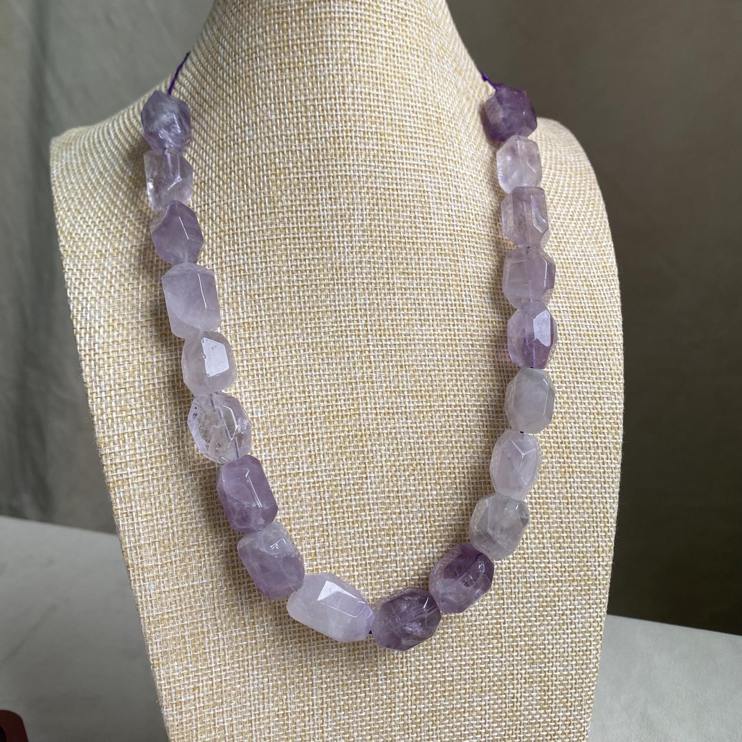 Natürliche Amethyst Perlen Nuggets, lila Kristall Steine für Schmuckherstellung, Boho DIY Bastelperlen, facettierte Edelsteine Strang