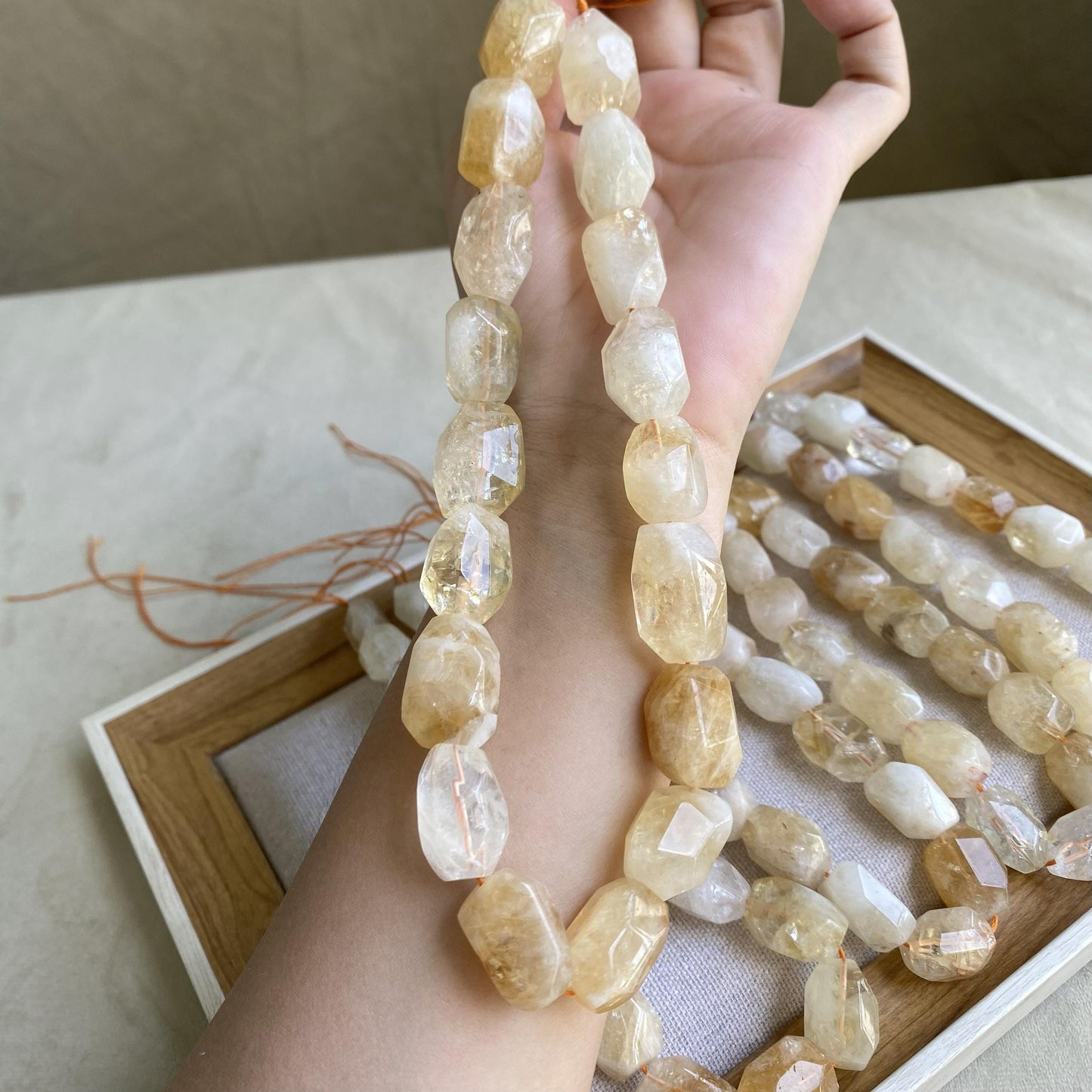 Natürliche Citrin Nuggets Perlen, gelbe Kristall Edelstein Strang für Schmuckherstellung, Boho DIY Bastelperlen, facettierte Heilsteine