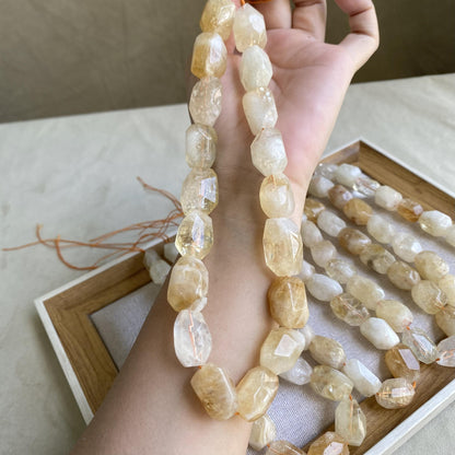 Natürliche Citrin Nuggets Perlen, gelbe Kristall Edelstein Strang für Schmuckherstellung, Boho DIY Bastelperlen, facettierte Heilsteine