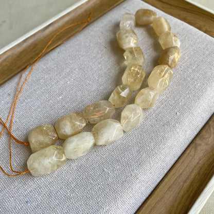 Natürliche Citrin Nuggets Perlen, gelbe Kristall Edelstein Strang für Schmuckherstellung, Boho DIY Bastelperlen, facettierte Heilsteine