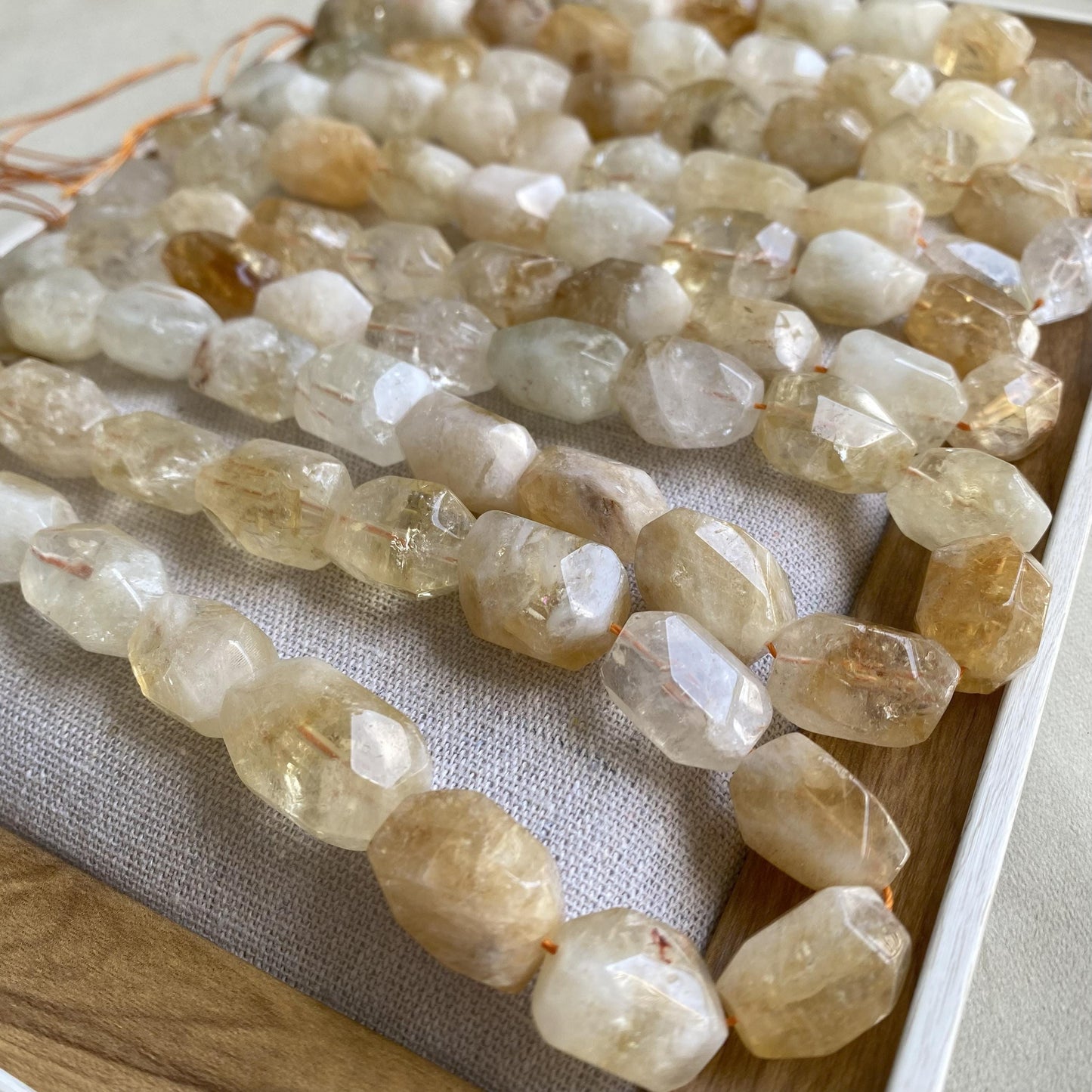 Natürliche Citrin Nuggets Perlen, gelbe Kristall Edelstein Strang für Schmuckherstellung, Boho DIY Bastelperlen, facettierte Heilsteine