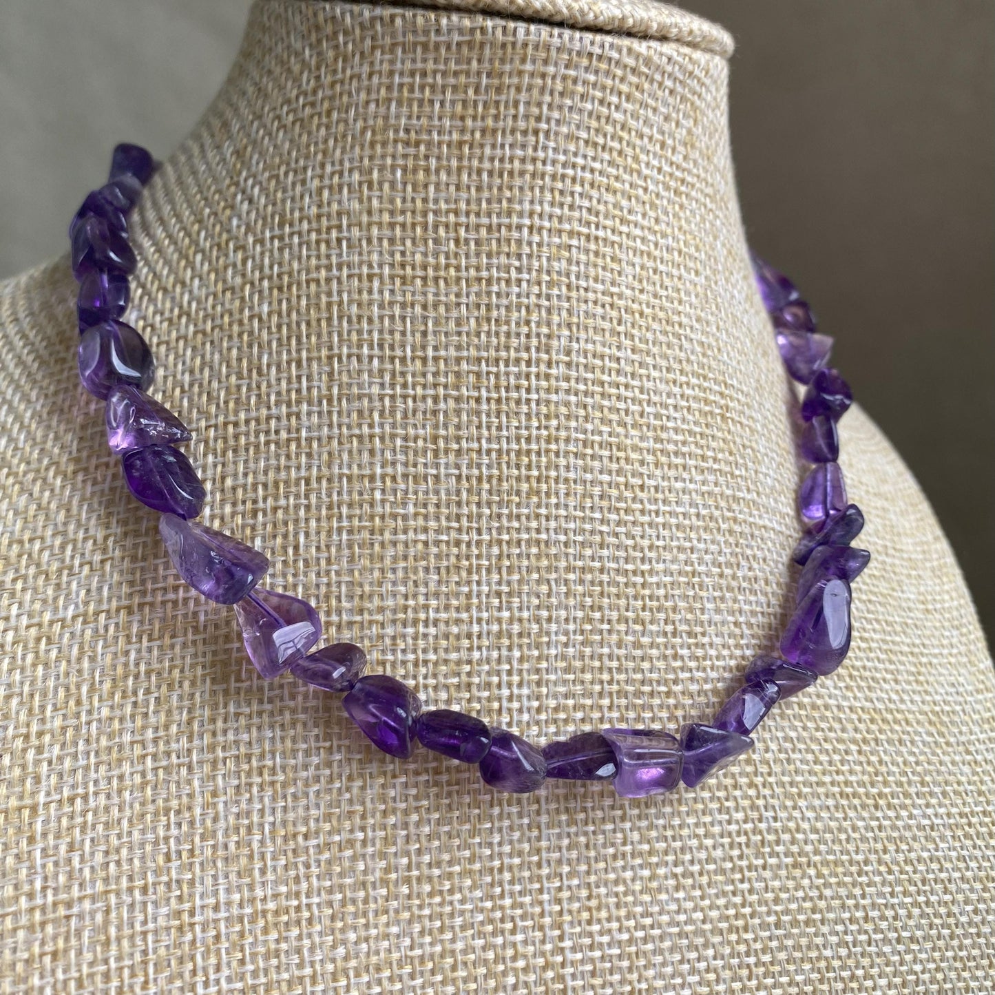 Natürliche Amethyst Chips Perlen, tiefviolette Kristalle für Schmuckherstellung, Boho DIY Bastelperlen, unregelmäßige Nuggets Strang 40cm