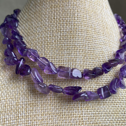 Natürliche Amethyst Chips Perlen, tiefviolette Kristalle für Schmuckherstellung, Boho DIY Bastelperlen, unregelmäßige Nuggets Strang 40cm