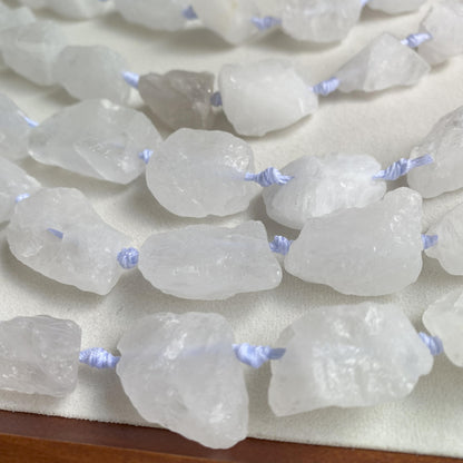 Natürliche weiße Quarz Rohstein Perlen, unregelmäßige Nuggets für Schmuckherstellung, Boho DIY Kristall Perlenkette ca. 40cm