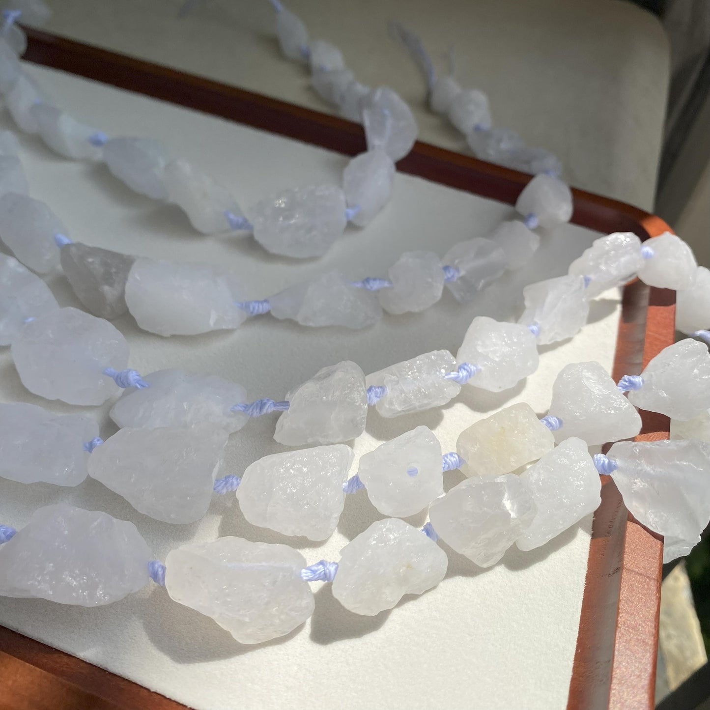 Natürliche weiße Quarz Rohstein Perlen, unregelmäßige Nuggets für Schmuckherstellung, Boho DIY Kristall Perlenkette ca. 40cm