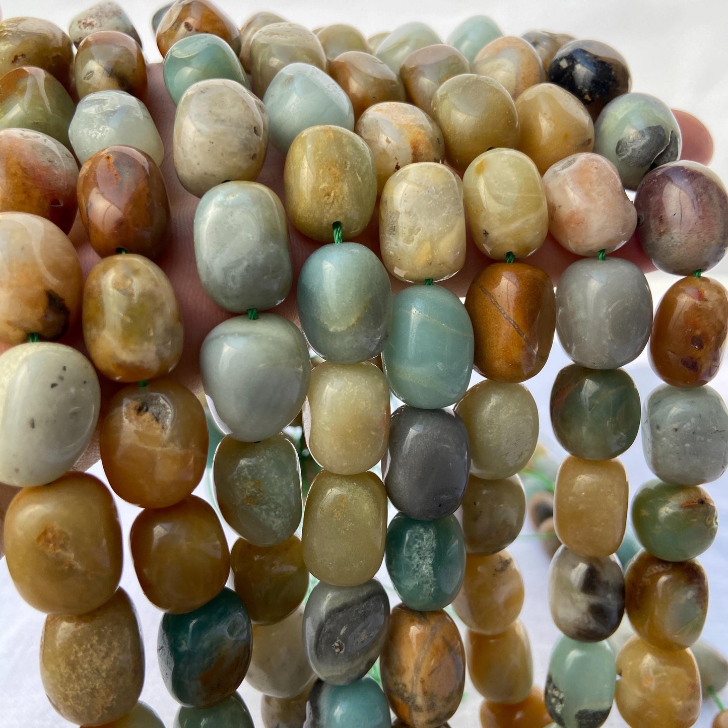 Boho Schmuckperlen für Armbänder Halsketten, Natürlicher Amazonit Edelstein, Bunte Nugget Perlenstrang für DIY Projekte