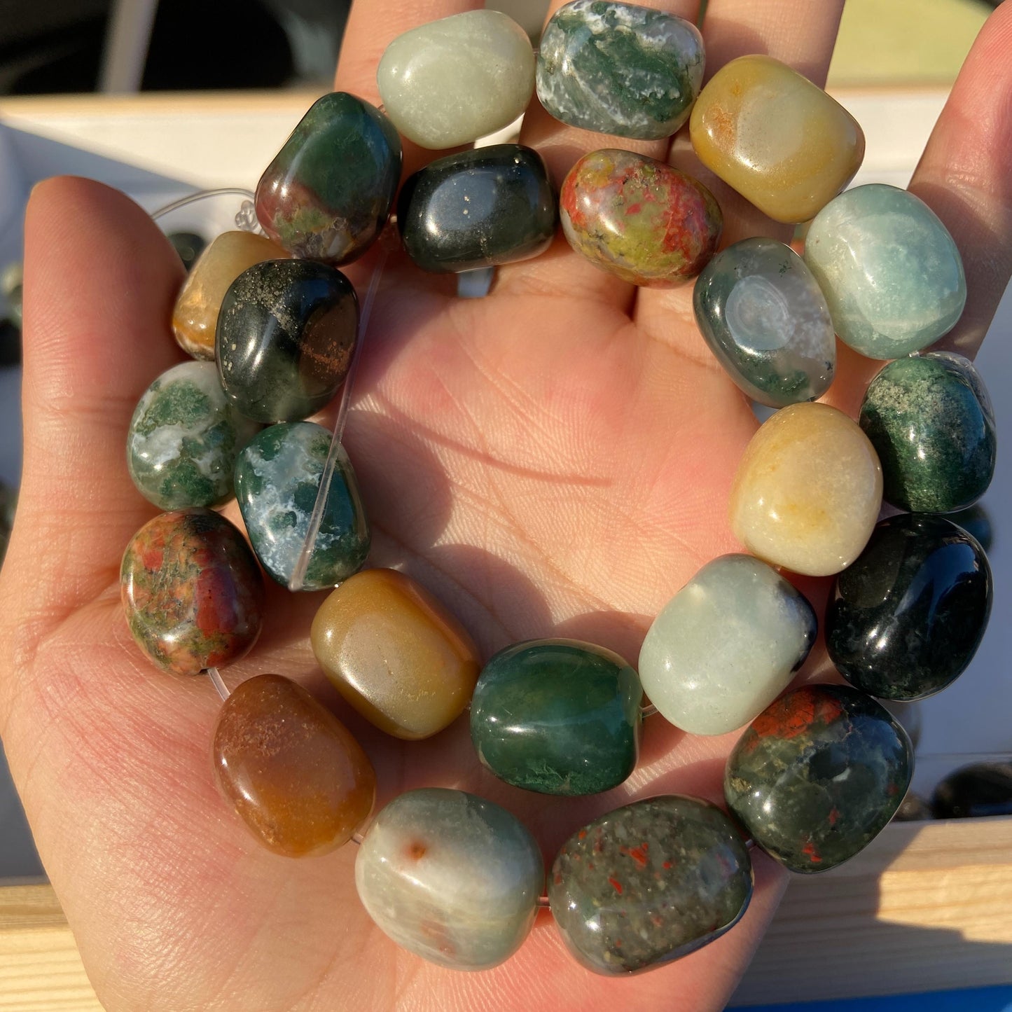 Bunte Natursteinperlen für Schmuckherstellung, Gemischte Achat und Amazonit Trommelsteine, Boho Chakra Nugget Strang für DIY Armbänder