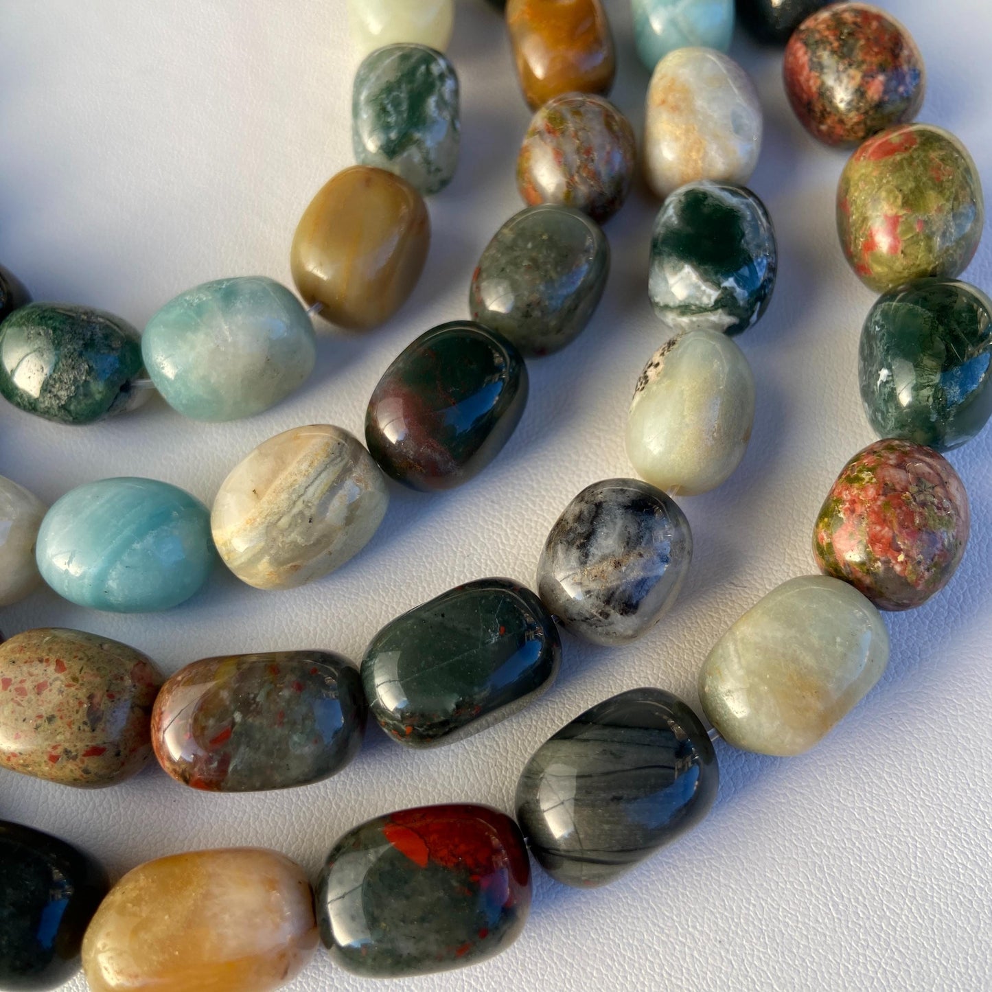 Bunte Natursteinperlen für Schmuckherstellung, Gemischte Achat und Amazonit Trommelsteine, Boho Chakra Nugget Strang für DIY Armbänder