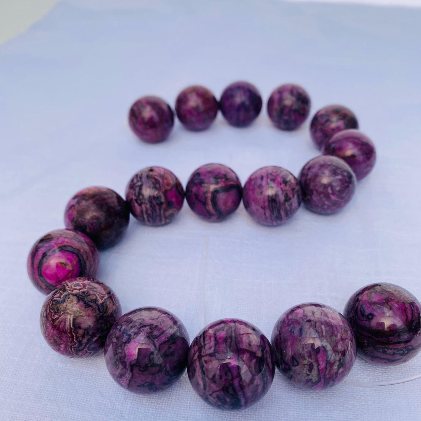 Große Charoit Perlen lila Naturstein rund poliert DIY Schmuckperlen für Armbänder Ketten Hauptperle Heilstein 24mm