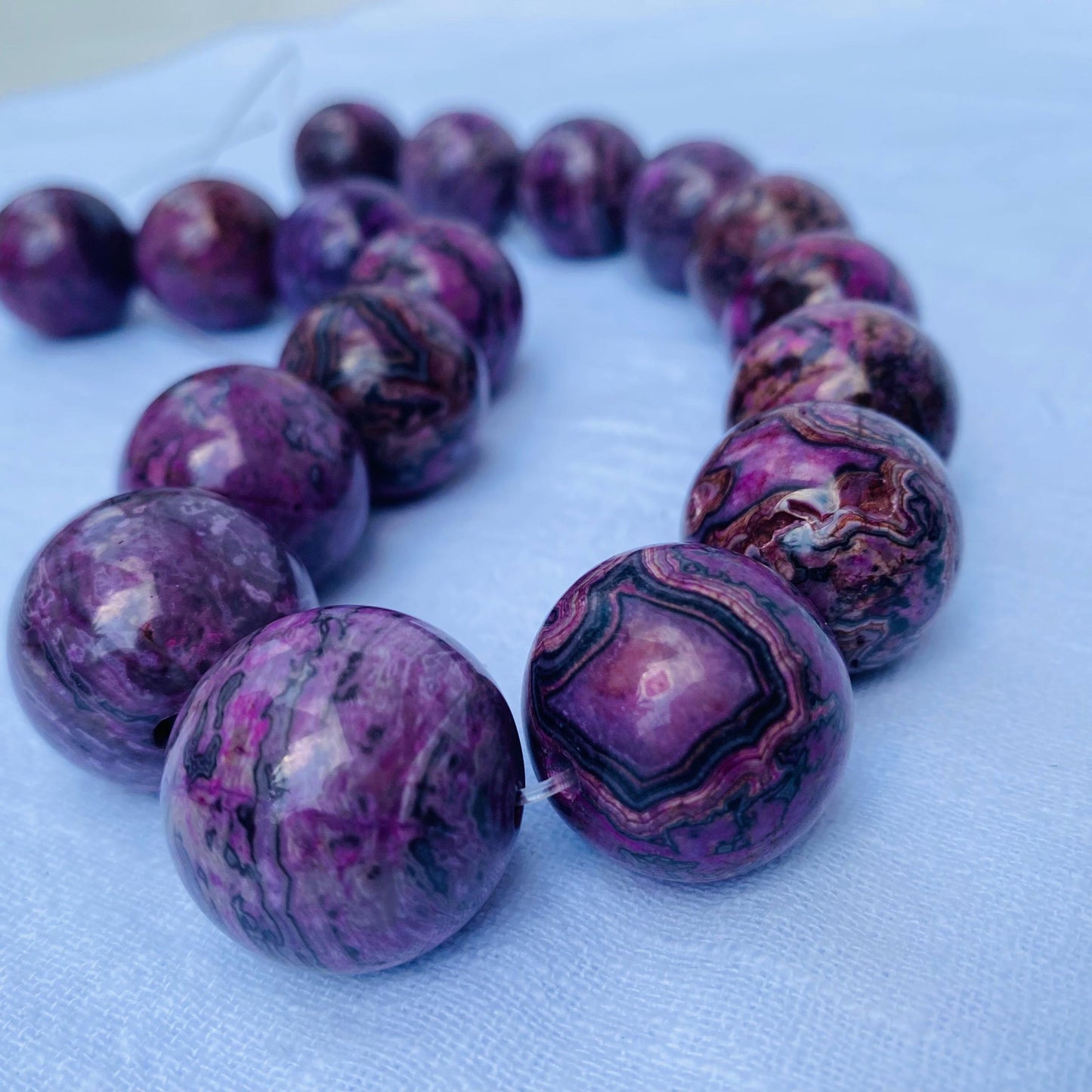 Große Charoit Perlen lila Naturstein rund poliert DIY Schmuckperlen für Armbänder Ketten Hauptperle Heilstein 24mm