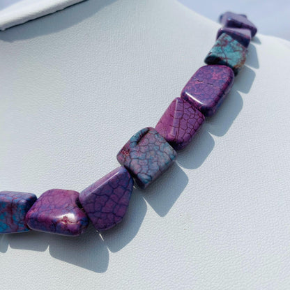 Violette Rechteck-Perlen für Schmuckherstellung, gefärbter Howlith, DIY Edelsteinperlen, Boho Stil, für Halsketten & Armbänder, 38 cm