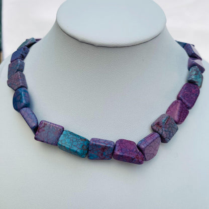 Violette Rechteck-Perlen für Schmuckherstellung, gefärbter Howlith, DIY Edelsteinperlen, Boho Stil, für Halsketten & Armbänder, 38 cm