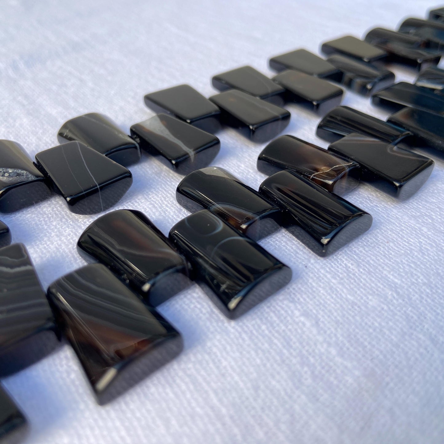 Natürliche Schwarze Achat-Perlen – Polierte Edelstein-Treppenperlen für Schmuckherstellung, Mala, Energieheilung & Boho DIY-Projekte,