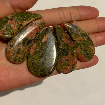 Natürliche Unakit Edelstein Tropfen Anhänger für DIY Schmuckherstellung, polierte grün-rosa Steine im Boho und Tribal Stil