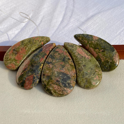 Natürliche Unakit Edelstein Tropfen Anhänger für DIY Schmuckherstellung, polierte grün-rosa Steine im Boho und Tribal Stil