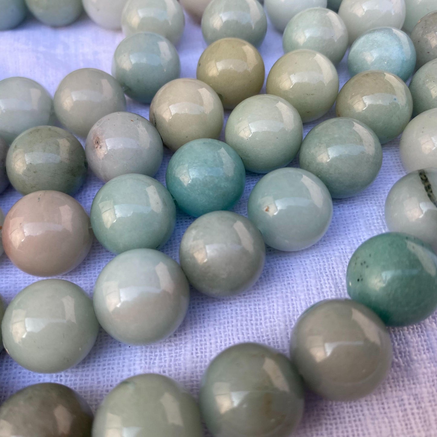 Natürliche grüne Jade Perlenkette für DIY Schmuckherstellung, polierte runde Edelsteinperlen für Mala Armband oder Halskette Projekte