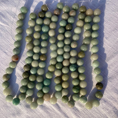 Natürliche grüne Jade Perlenkette für DIY Schmuckherstellung, polierte runde Edelsteinperlen für Mala Armband oder Halskette Projekte