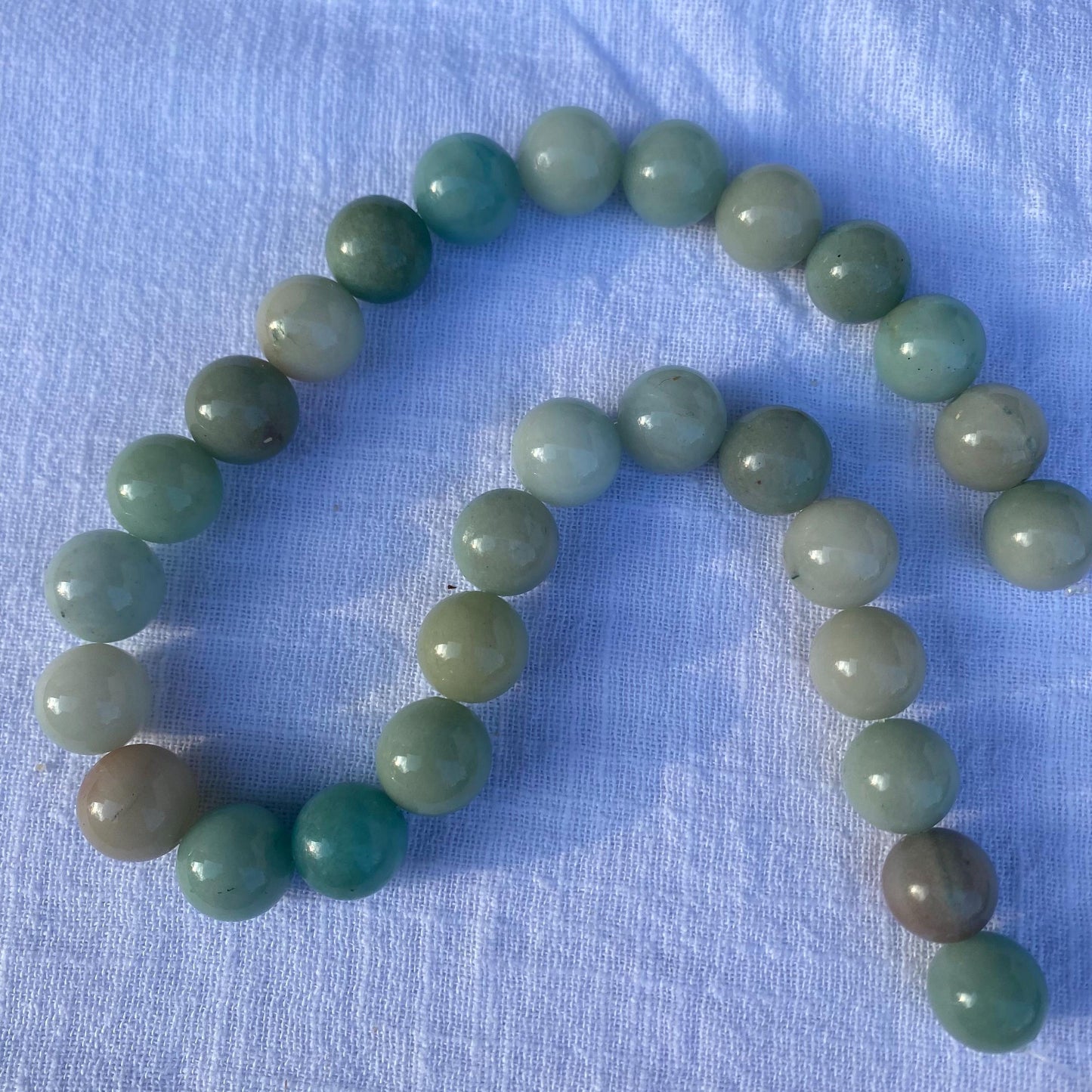 Natürliche grüne Jade Perlenkette für DIY Schmuckherstellung, polierte runde Edelsteinperlen für Mala Armband oder Halskette Projekte