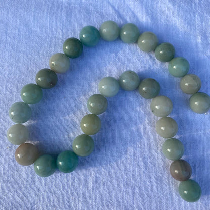 Natürliche grüne Jade Perlenkette für DIY Schmuckherstellung, polierte runde Edelsteinperlen für Mala Armband oder Halskette Projekte