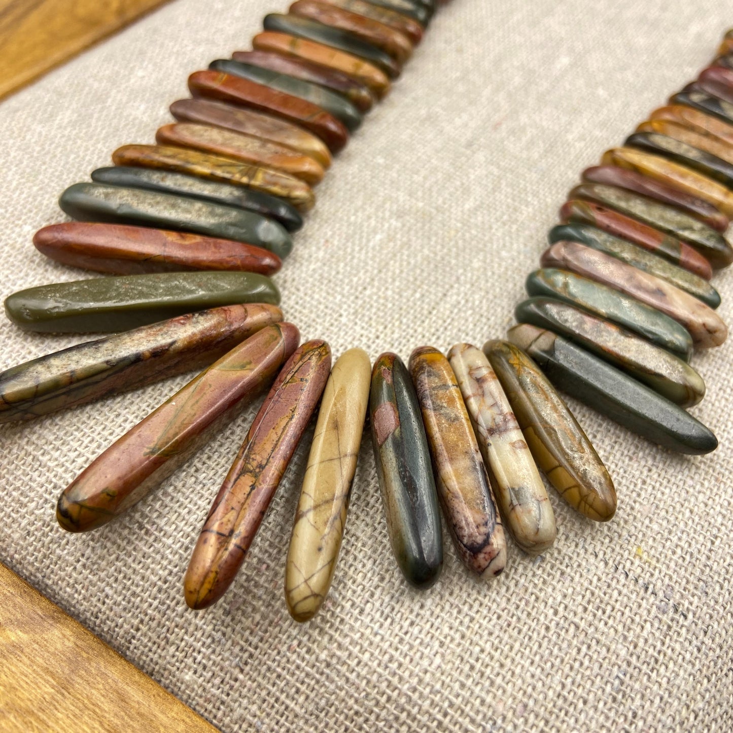 Naturstein Perlen Picasso Jaspis Spike Form für Boho Schmuck DIY, Bastelperlen zum Ketten Ohrringe Armband Design, 38cm Strang