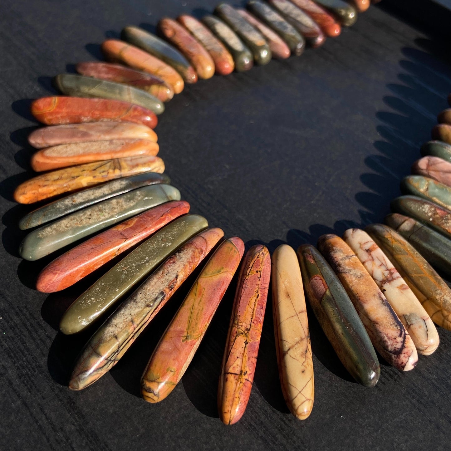 Naturstein Perlen Picasso Jaspis Spike Form für Boho Schmuck DIY, Bastelperlen zum Ketten Ohrringe Armband Design, 38cm Strang