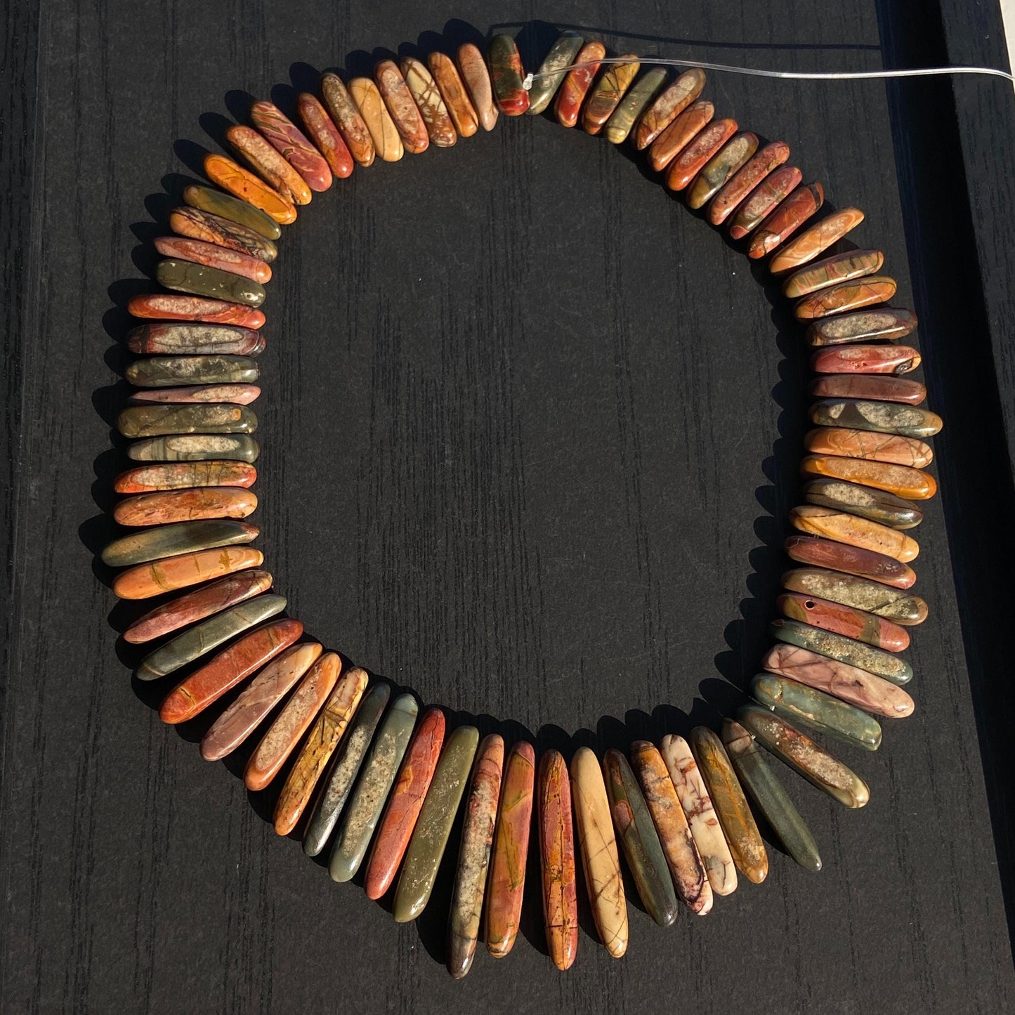 Naturstein Perlen Picasso Jaspis Spike Form für Boho Schmuck DIY, Bastelperlen zum Ketten Ohrringe Armband Design, 38cm Strang