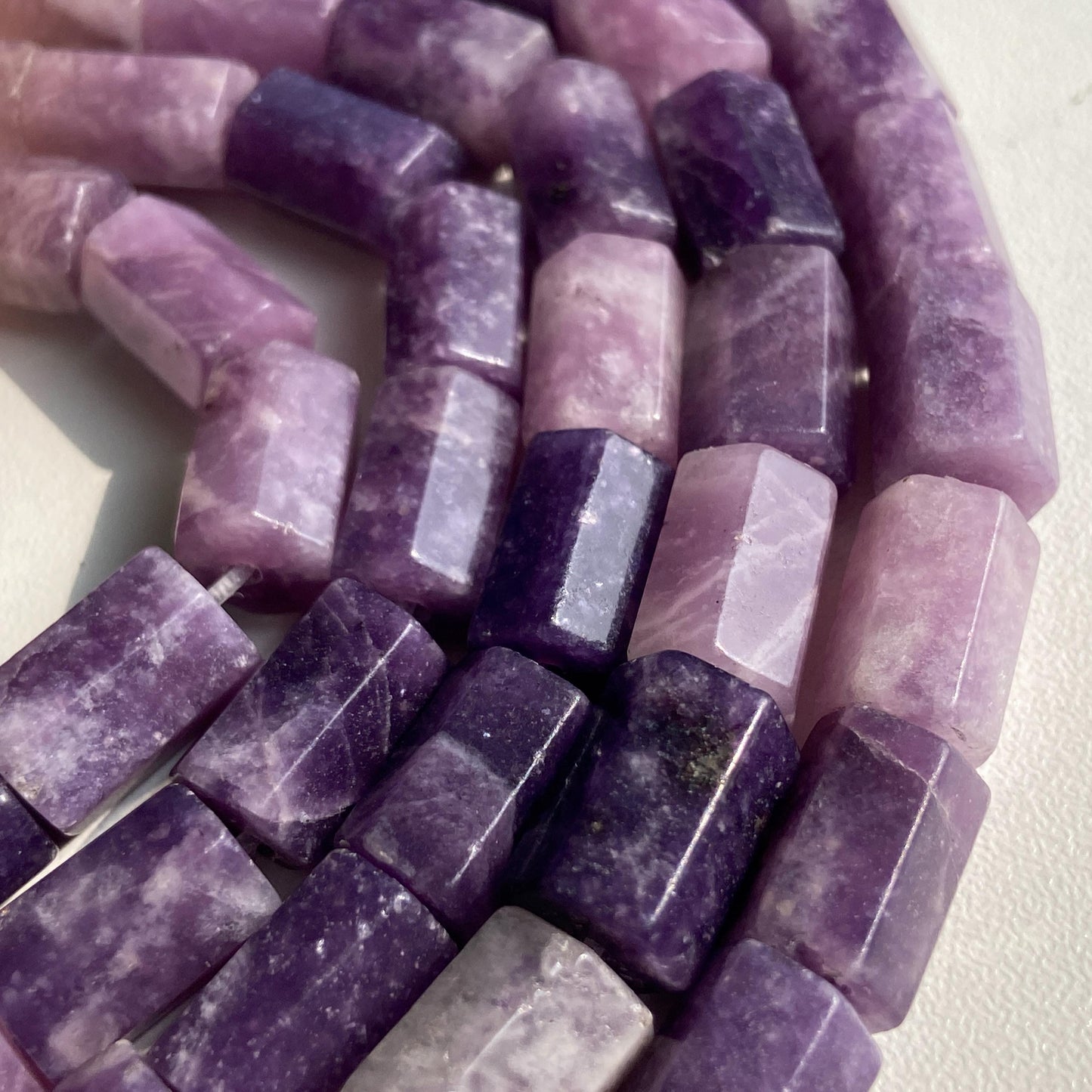 Natürliche brasilianische violette Jadeperlen für Schmuckherstellung Boho DIY Armband Halskette Energie Heilstein Bastelperlen