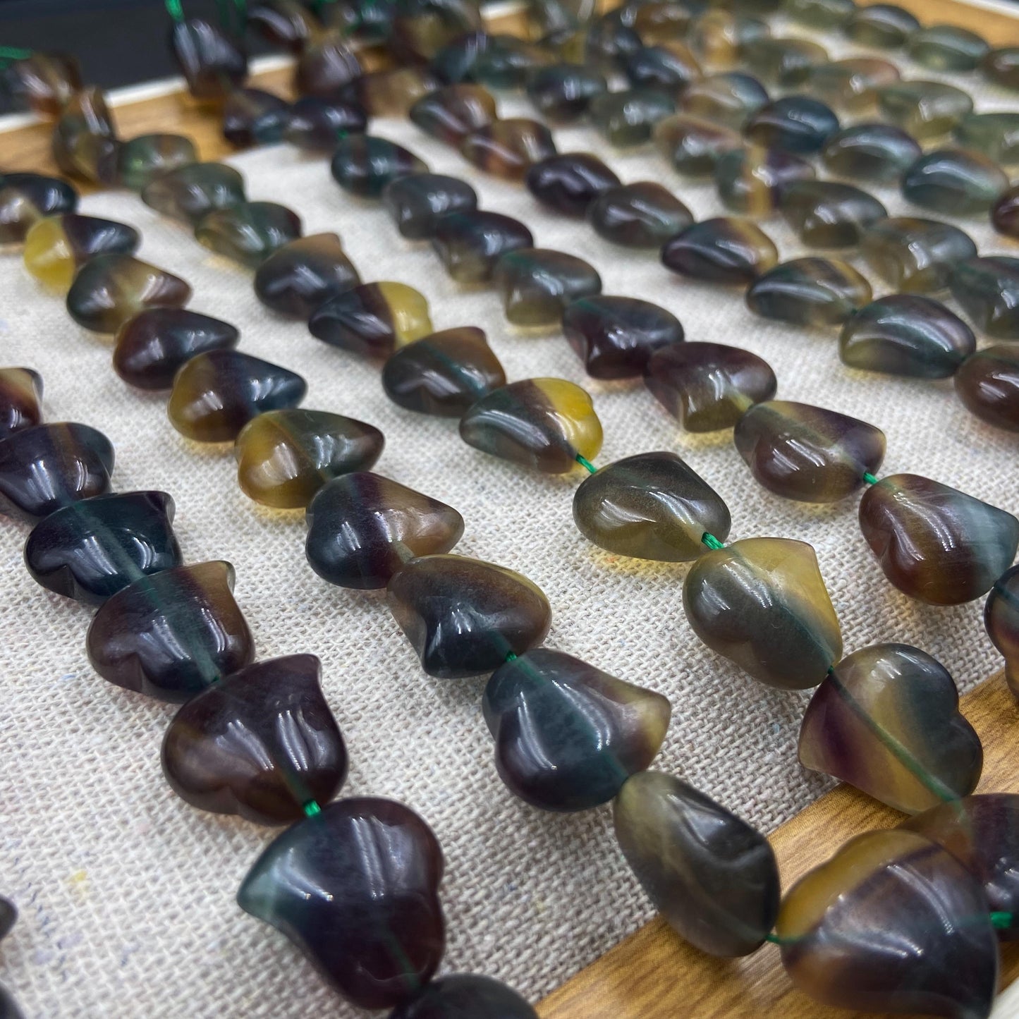 Regenbogenfarbene Naturstein Herzperlen für Boho Schmuck DIY Heilstein Armband Spiritueller Kristall Energieperlen aus Russland