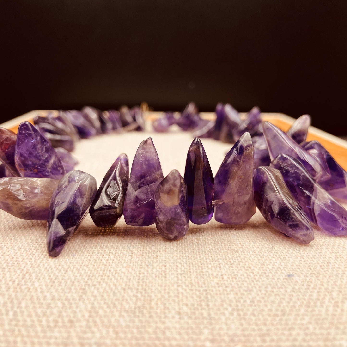 Natürliche Amethyst Rohstein Perlen für Boho Schmuckherstellung DIY Armband Halskette Heilstein Kristall Energie Bastelperlen lila