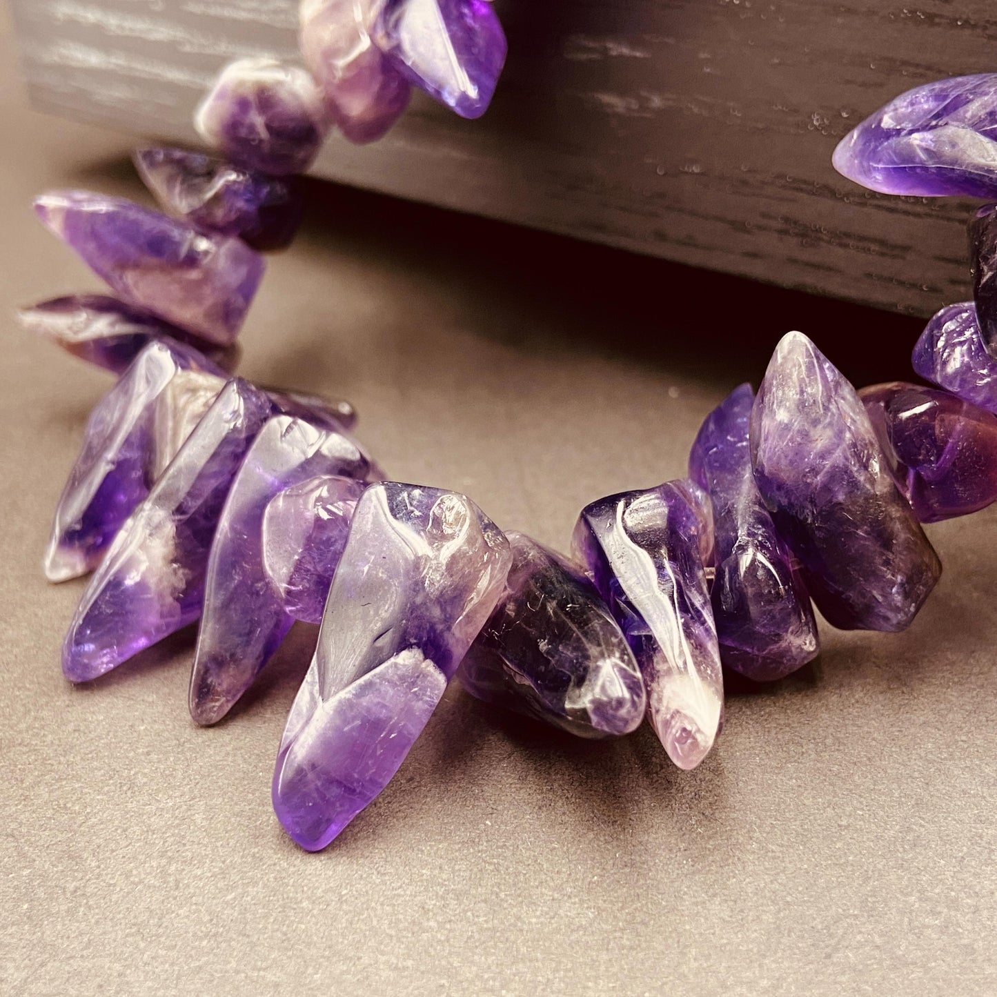 Natürliche Amethyst Rohstein Perlen für Boho Schmuckherstellung DIY Armband Halskette Heilstein Kristall Energie Bastelperlen lila
