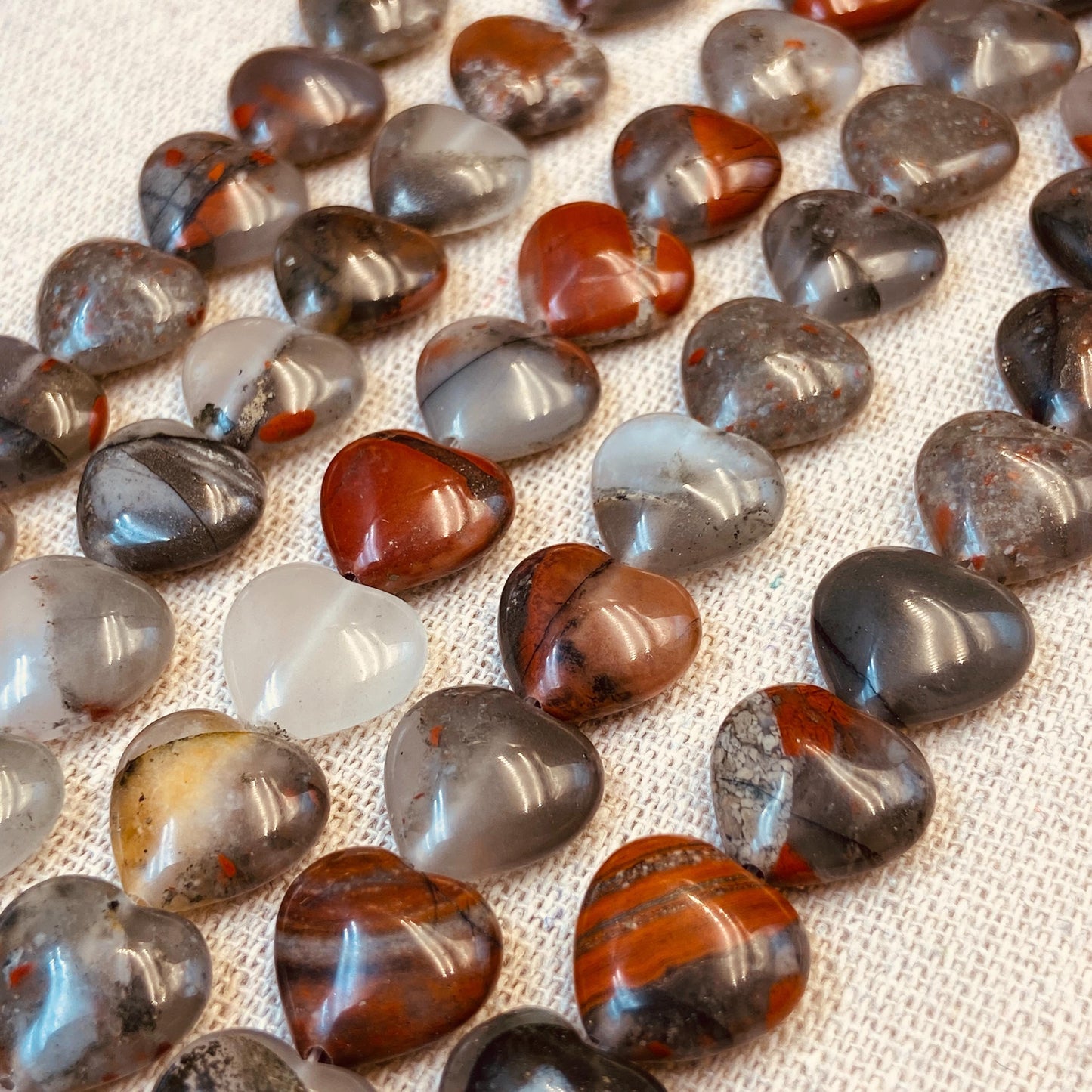 Natürliche Drachenblutstein Herzperlen für Boho Schmuckherstellung DIY Armband Halskette Heilstein Bastelperlen Geschenkidee Naturstein Mix