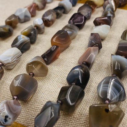 Natürliche Achatperlen in Freiform für Schmuckherstellung, Boho DIY Edelstein Perlen Strang, Heilstein Bastelperlen für Armband oder Kette
