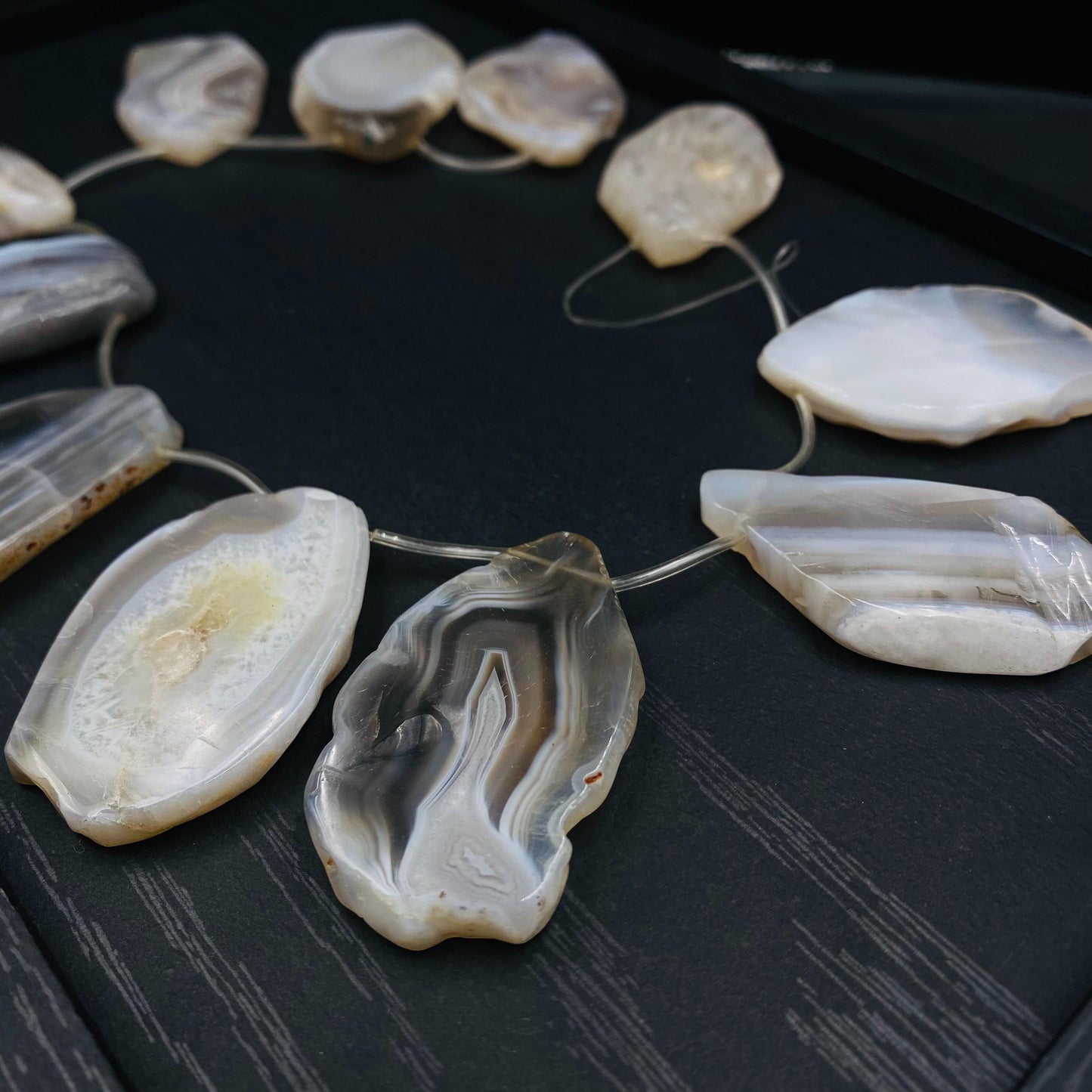 Natürliche Achat Scheiben mit Bohrung für Schmuckherstellung, Boho DIY Edelstein Anhänger, Heilstein Bastelperlen für Kette oder Ohrringe