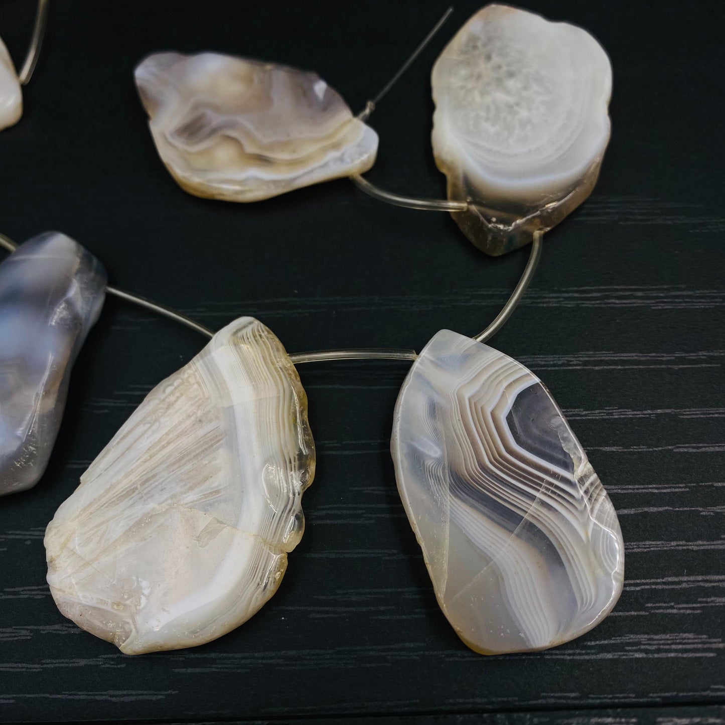 Natürliche Achat Scheiben mit Bohrung für Schmuckherstellung, Boho DIY Edelstein Anhänger, Heilstein Bastelperlen für Kette oder Ohrringe