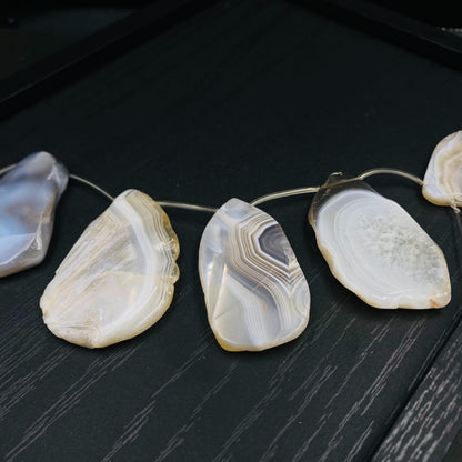 Natürliche Achat Scheiben mit Bohrung für Schmuckherstellung, Boho DIY Edelstein Anhänger, Heilstein Bastelperlen für Kette oder Ohrringe