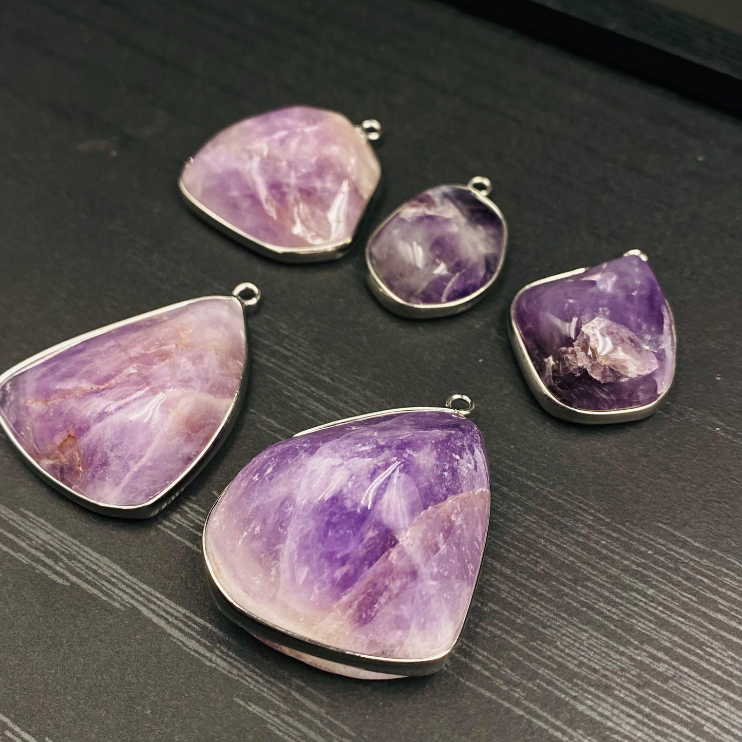 Natürlicher Amethyst Anhänger mit Metallfassung für Schmuckherstellung, Boho DIY Edelstein Heilstein Schmuck, handgefertigtes Unikat