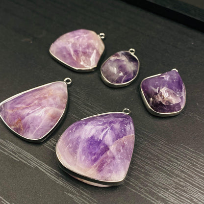 Natürlicher Amethyst Anhänger mit Metallfassung für Schmuckherstellung, Boho DIY Edelstein Heilstein Schmuck, handgefertigtes Unikat