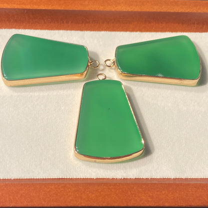 Grüner Achat Anhänger für DIY Schmuckherstellung, Naturstein mit Goldrand, Boho Bastelperlen für Halsketten oder Ohrringe, Einzelstück