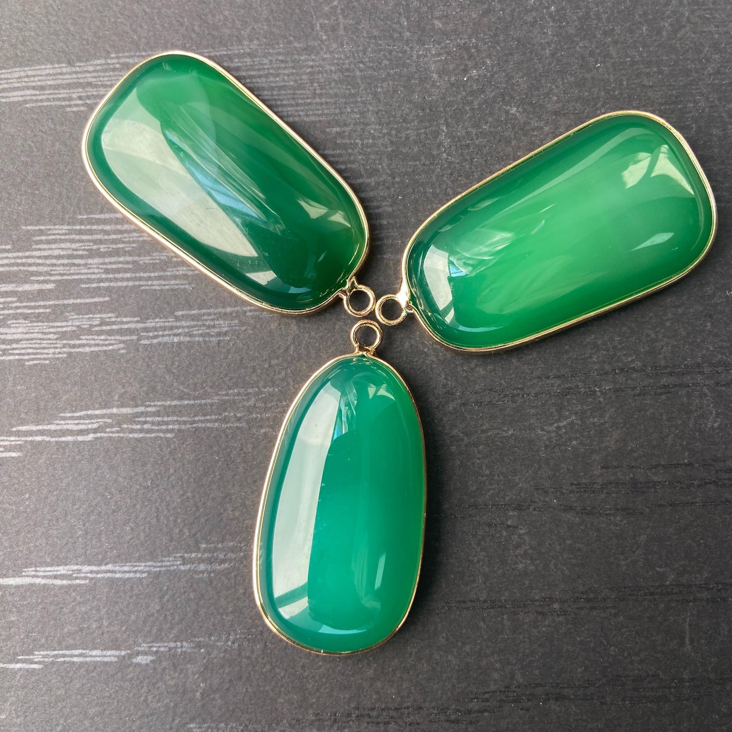 Grüner Achat Anhänger für DIY Schmuckherstellung, Naturstein mit Goldrand, Boho Bastelperlen für Halsketten oder Ohrringe, Einzelstück