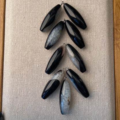 Natürlicher Kristall-Achat Anhänger für Schmuckherstellung – Boho DIY Perle, gebohrt, schwarzer & weißer Stein, Heilstein Unikat