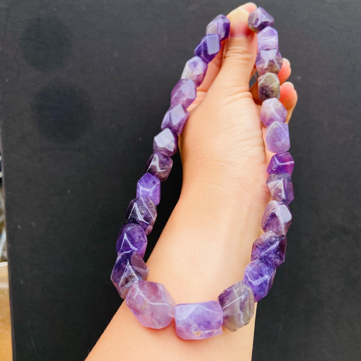 Natürliche Amethyst Edelsteinperlen für DIY Schmuck, Facettierte Chunky Nugget Form, Lila Kristallstrang für Armband oder Kette Basteln