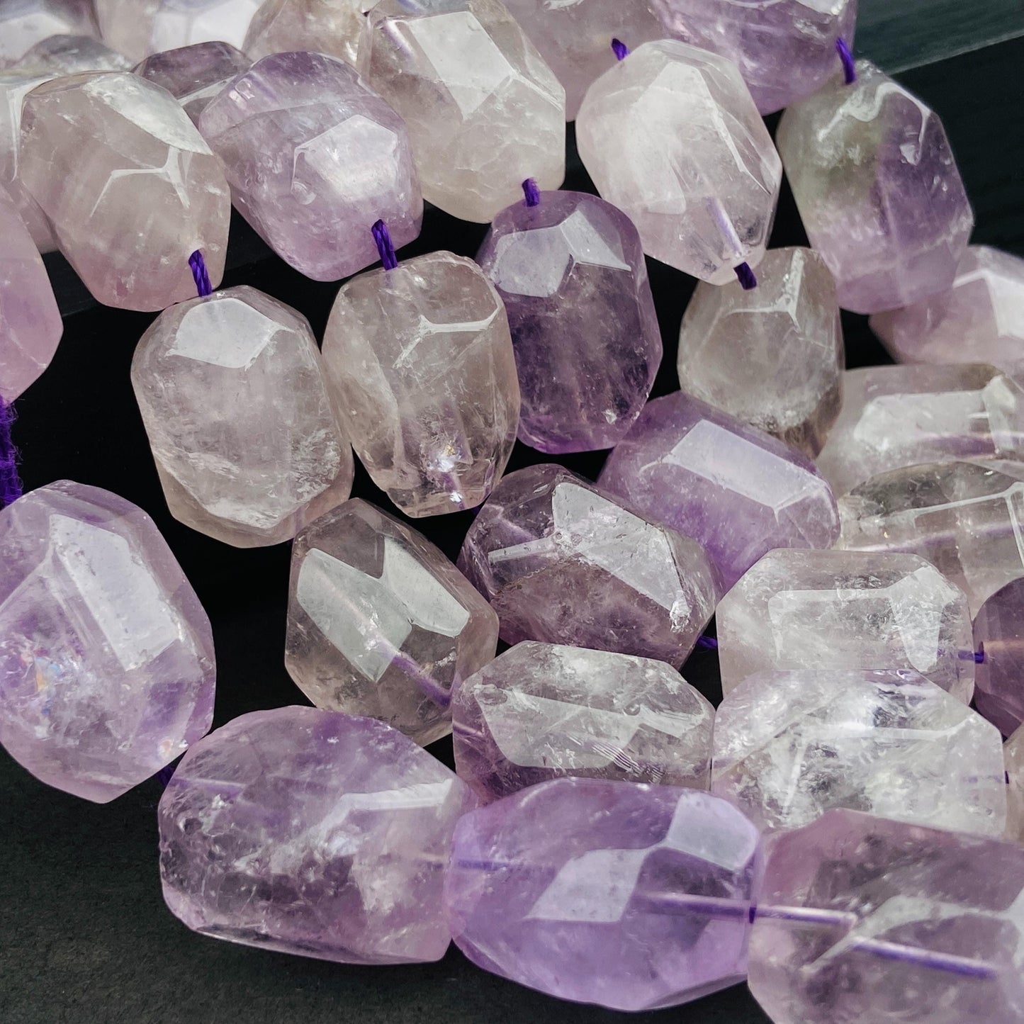 Natürliche Amethyst Perlen Nuggets, lila Kristall Steine für Schmuckherstellung, Boho DIY Bastelperlen, facettierte Edelsteine Strang